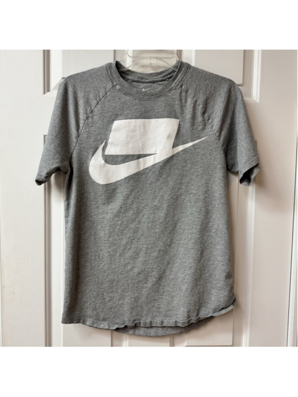 Nike Gray T-Shirt Small Short Sleeve The NIKE Tee Dri-Fit